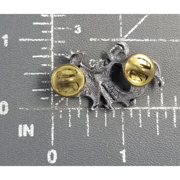 1992 Warner Bros Pewter Pepe Le Pew & Penelope Dancing Looney Tune Lapel Pin VTG - Picture 3 of 5